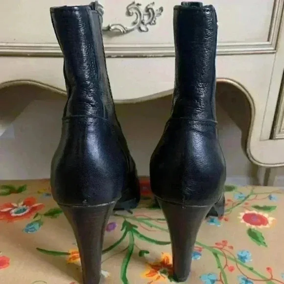 love moschino zipper ankle boots - Picture 3 of 5